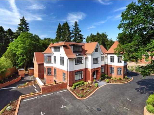 Tower Road, Hindhead 2 bedrooms Property for lettings Seymours