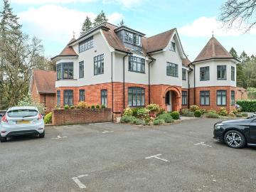 Tower Road, Hindhead 2 bedrooms Property for lettings Seymours