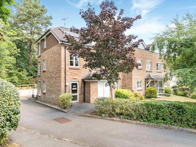 Tower Road, Liphook, Hampshire GU30, 2 bed flat to rent, £1,300 pcm | PrimeLocation
