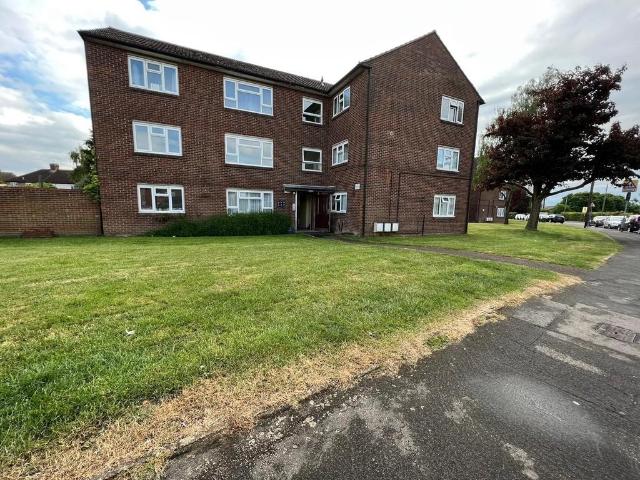 Tower Road, Ware SG12 2 bed flat to rent £1,395 pcm £322 pw