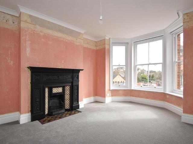Tower Road West, St. Leonards On Sea. 3 bed maisonette to rent £1,700 pcm £392 pw