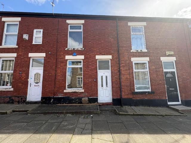 Tower Street, Heywood 2 bed terraced house to rent £890 pcm £205 pw
