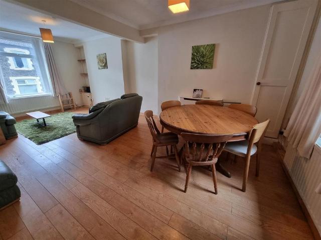 Tower Street, Pontypridd CF37 3 bed house to rent £950 pcm £219 pw