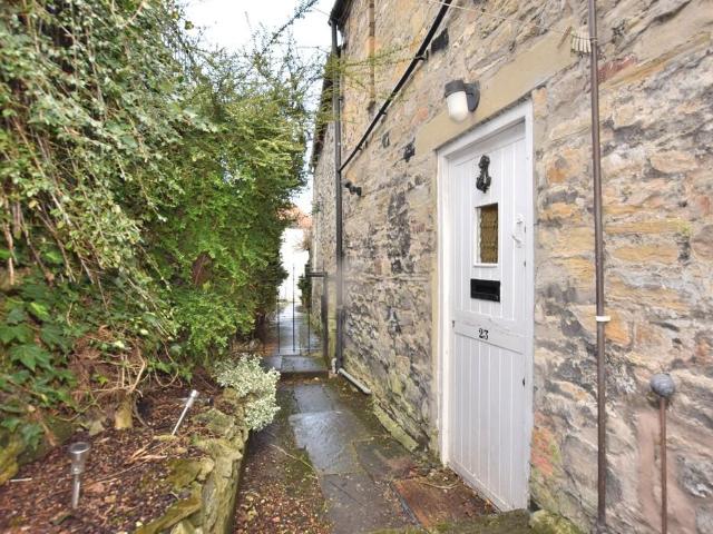 Tower Street, Richmond 2 bed cottage to rent £695 pcm £160 pw