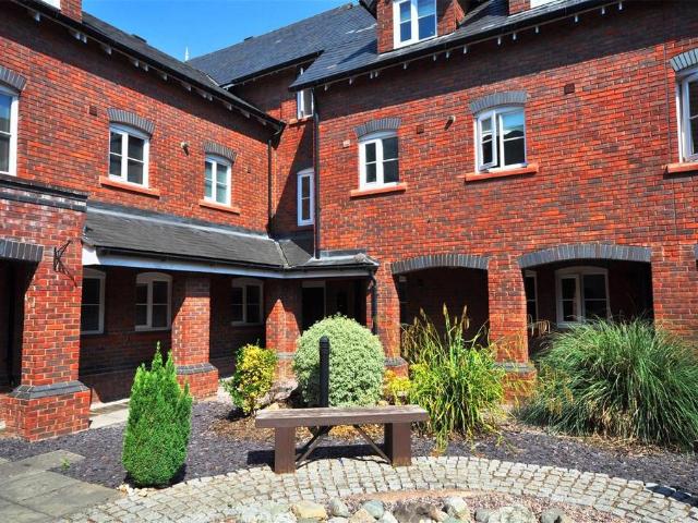Towergate, Chester, CH1 2 bed flat to rent £1,150 pcm £265 pw