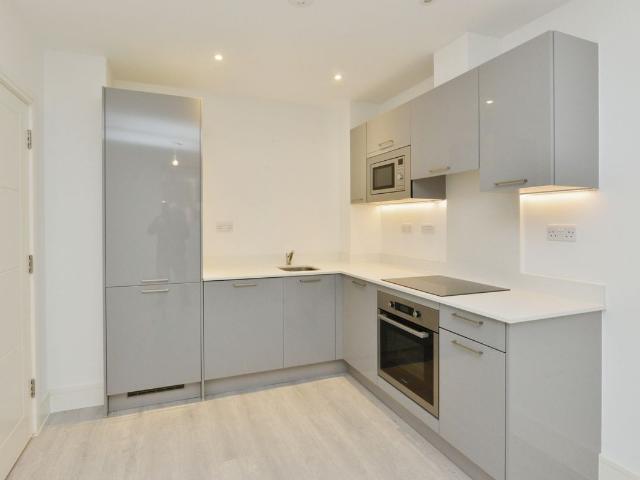 Towergate House, Milton Keynes MK9, 1 bed flat to rent, £1,100 pcm | PrimeLocation