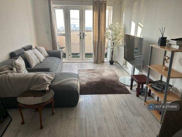Towerhill Court Morris Drive. 1 bed in a flat share to rent £800 pcm £185 pw