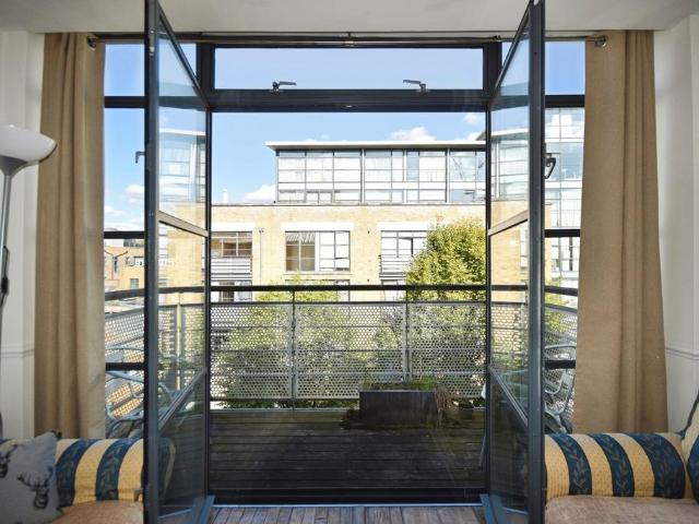 Town Meadow, Brentford 1 bed apartment to rent £1,650 pcm £381 pw