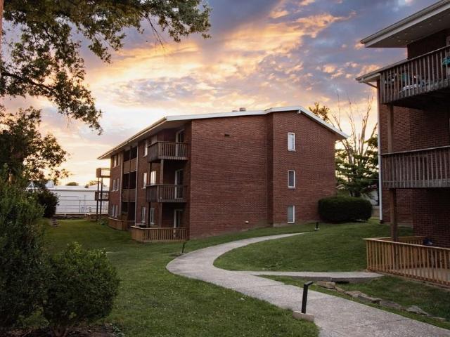 Town and Country 1 Bedroom Apartment for Rent at 120 S Kingston Dr, Bloomington, IN 47408