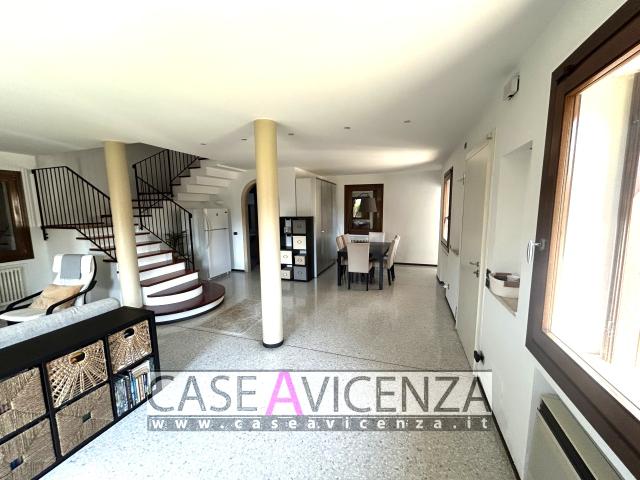 Town center living in an elegant villa Villa singola in centro paese