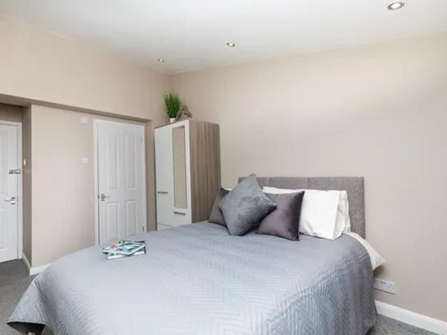 Town centre 1 bedroom house to rent