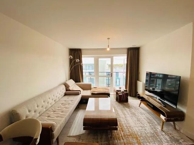 Town Centre 2 bedroom flat to rent