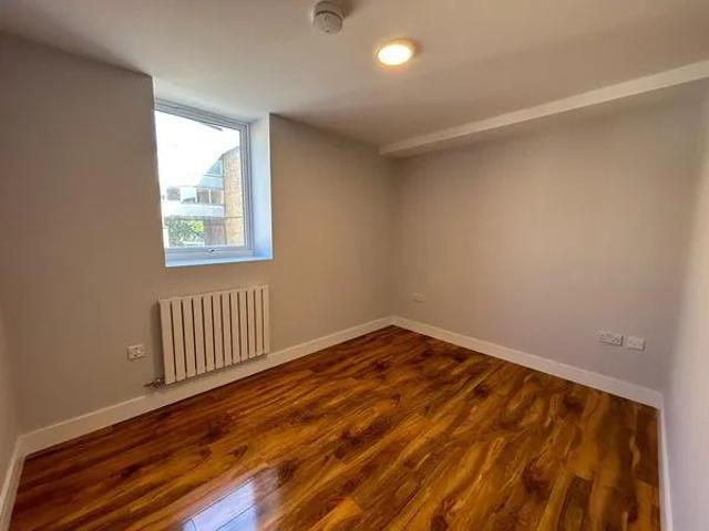Town Centre 2 bedroom flat to rent