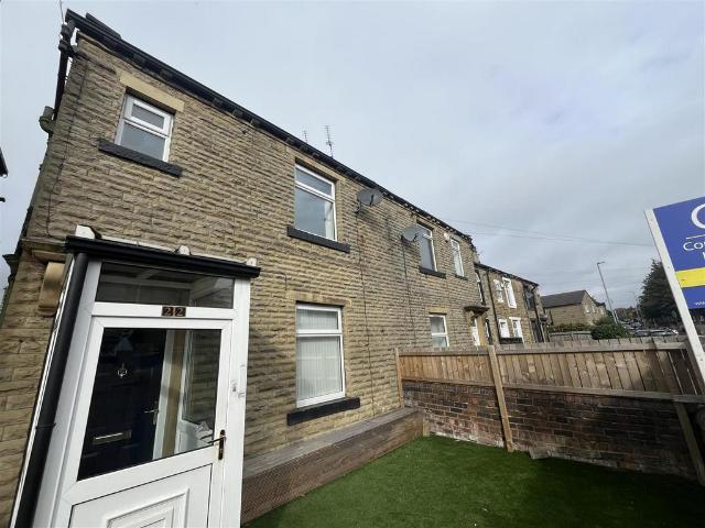 Town Gate, Bradford BD12 2 bed terraced house to rent £750 pcm £173 pw