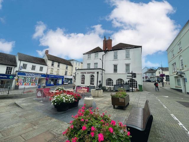 Town Gate Mews, Bank Street, Chepstow, 5 NP16, 2 bed flat to rent, £1,200 pcm | PrimeLocation