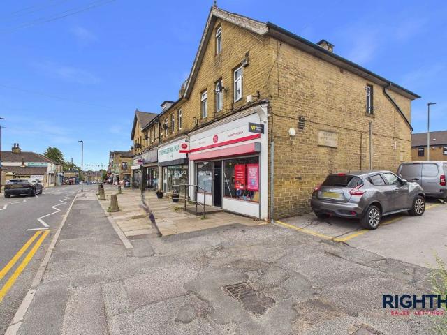 Town Gate, Wyke BD12, 3 bed flat to rent, £895 pcm | PrimeLocation