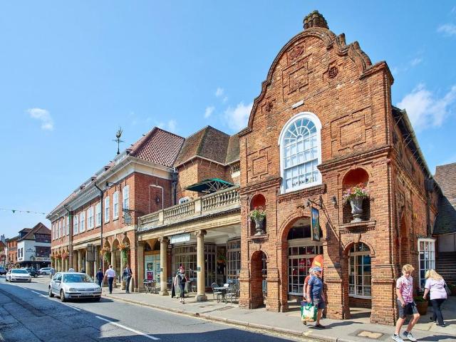 Town Hall Exchange, Castle Street. 2 bed apartment to rent £1,500 pcm £346 pw