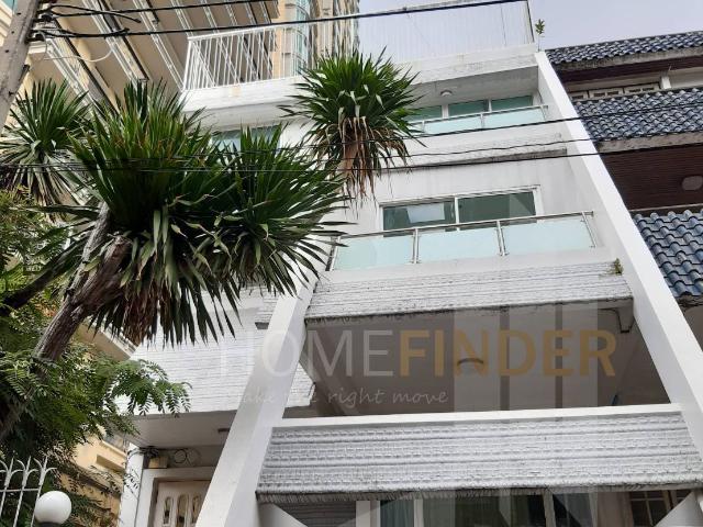 Town Home Sukhumvit soi 31 6 bedrooms, for rent
