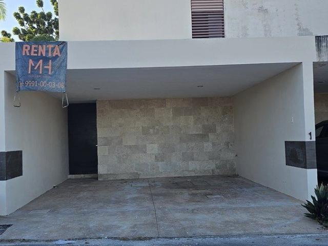 TOWN HOUSE EN MONTEBELLO A UNAS CALLES DE LA ANDRES GARCIA LAVIN