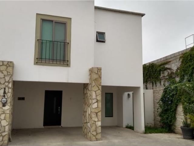 TOWN HOUSE EN RENTA AMUEBLADO