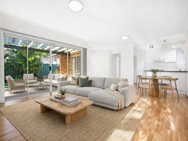 Town house in North Wollongong mintue from beach
