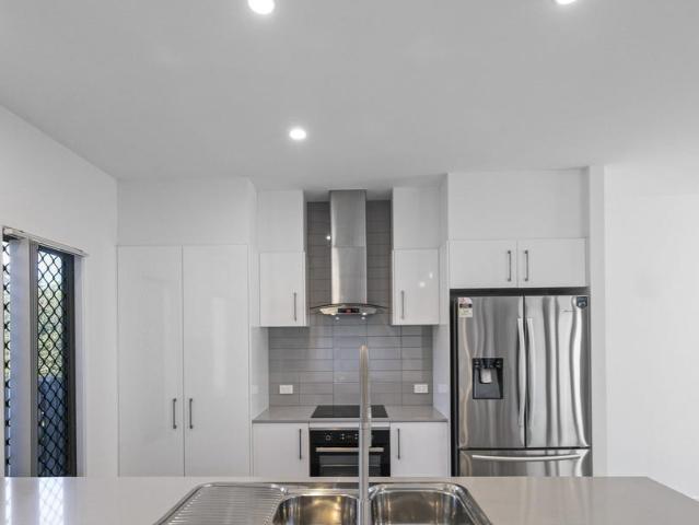 Town House located in the Heart of Birtinya