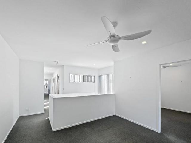 Town House located in the Heart of Birtinya