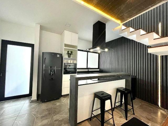 Town House, 2 Rec. + 2.5 Baños + Sala Tv + Rooftop