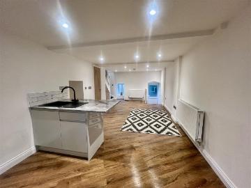 Town Street, Yeadon LS19, 2 bed terraced house to rent, £1,300 pcm | PrimeLocation