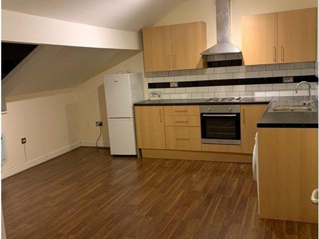 Town Street, Horsforth, Leeds LS18, 2 bed flat to rent, £900 pcm | PrimeLocation