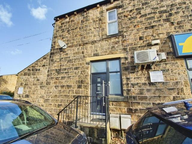 Town Street, Leeds LS18 1 bed flat to rent £895 pcm £207 pw