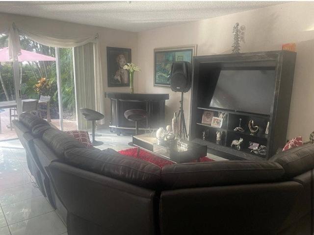 Towngate Pembroke Pines Woman only