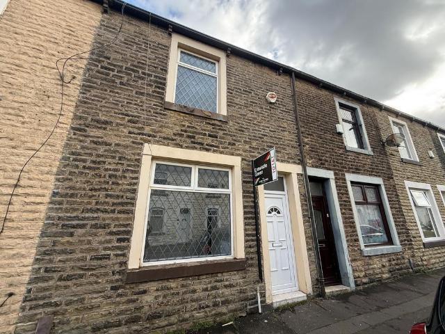 Towneley Street, Burnley, BB10 2 bed terraced house to rent £625 pcm £144 pw