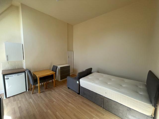 Townfield Road, Altrincham WA14, Studio to rent, £495 pcm | PrimeLocation