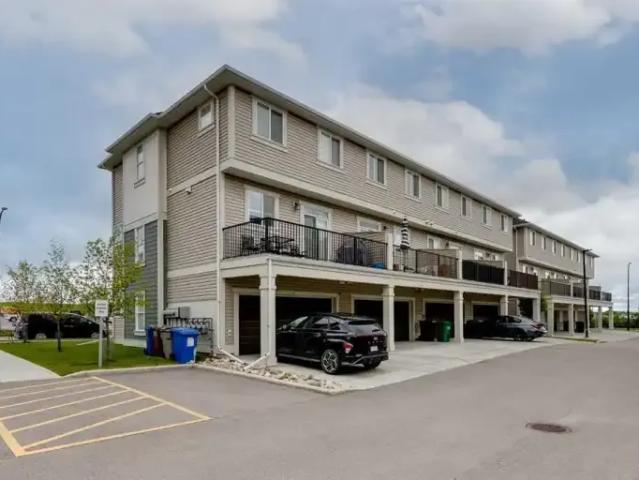 Townhouse 3.5 Bedroom For Rent Airdrie AB 2095 ES105151101
