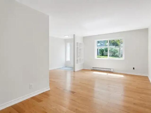 Townhouse 3 Bedroom For Rent Mississauga ON 3299 ELS104106557