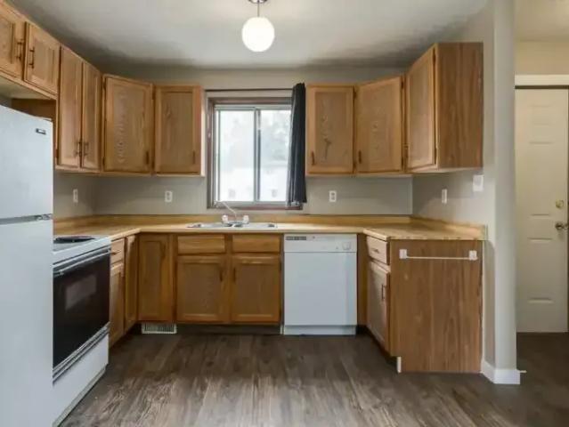 Townhouse 3 Bedroom For Rent Moose Jaw SK 1895 ES103011314