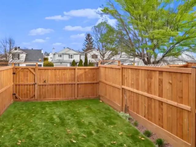 Townhouse 3 Bedroom For Rent Ottawa ON 2565 ES105280907