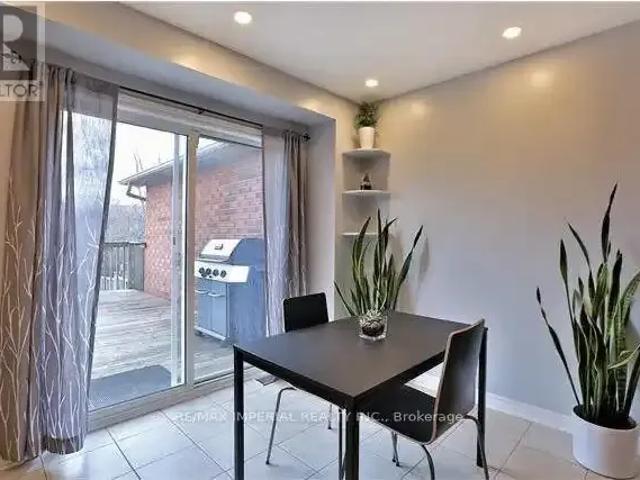 Townhouse 3 Bedroom For Rent Oakville ON 3580 ES105467388
