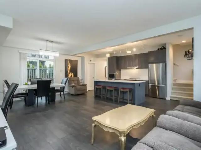 Townhouse 3 Bedroom For Rent Abbotsford BC 2000 ES105601792