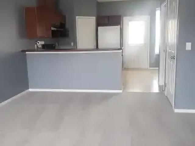Townhouse 3 Bedroom For Rent Airdrie AB 1850 ES106095587