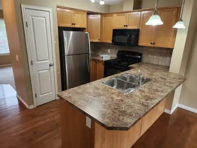 Townhouse 3 Bedroom For Rent Airdrie AB 1900 ELS104940733