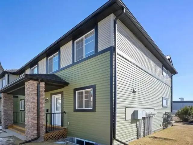 Townhouse 3 Bedroom For Rent Airdrie AB 2300 ES103118900