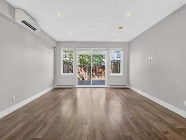 Townhouse 3 Bedroom For Rent Burnaby BC 3600 ES104957513