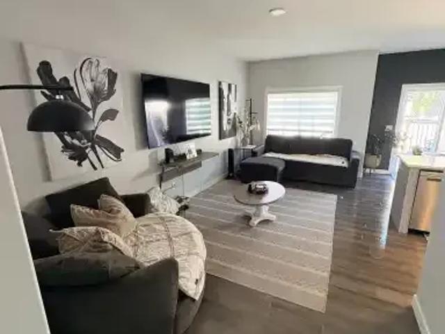 Townhouse 3 Bedroom For Rent Beaumont AB 2000 ES105602094