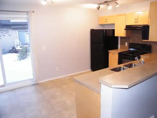 Townhouse 3 Bedroom For Rent Calgary AB 1950 ES105435172