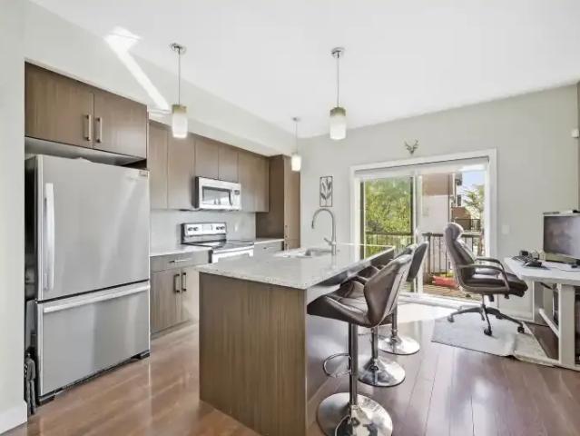 Townhouse 3 Bedroom For Rent Calgary AB 1950 ES105623653