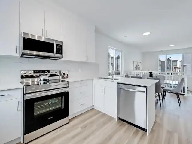Townhouse 3 Bedroom For Rent Calgary AB 1999 ES96249902