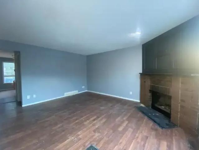 Townhouse 3 Bedroom For Rent Calgary AB 1900 ES105420734