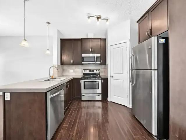 Townhouse 3 Bedroom For Rent Calgary AB 2060 ES105486438